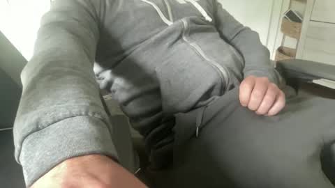 Snapshot of cuckgriff23 chatting on 05-01-26, 05:39 cuckgriff23 online show from 05-01-26, 05:39