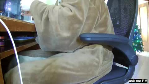 Snapshot of culonudo23 chatting on 12-22-24, 09:33 Leo online show from 12-22-24, 09:33