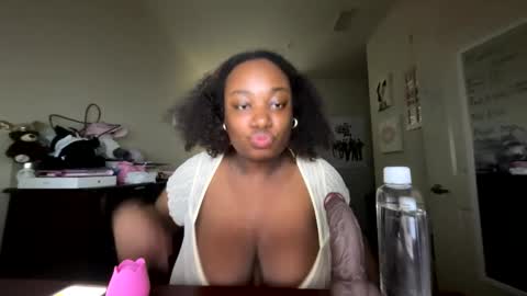 Snapshot of cum4maxsgirl chatting on 05-10-26, 10:37 cutiecamgirl 3 online show from 05-10-26, 10:37