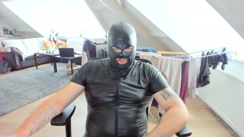 Snapshot of cumeatingboy88 chatting on 08-01-26, 12:48 MaskedMasturbator online show from 08-01-26, 12:48