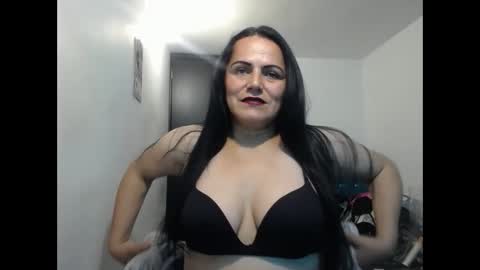 Snapshot of cumeva69 chatting on 01-01-25, 06:38 cumEva69 online show from 01-01-25, 06:38