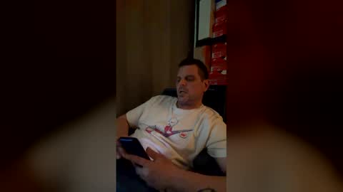 Snapshot of cummsalot425 chatting on 04-15-26, 12:01 cummsalot425 online show from 04-15-26, 12:01