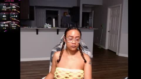 Nia Reese online show from 06-11-26, 02:33