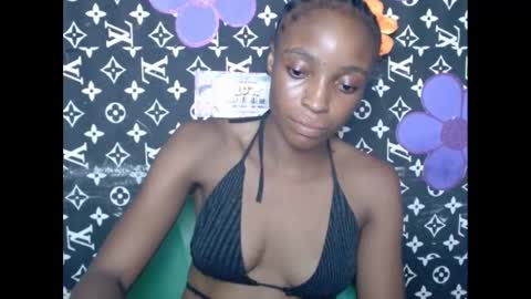 Snapshot of cupidxdoll chatting on 02-14-25, 07:33 cupidxdoll online show from 02-14-25, 07:33