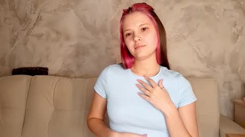 Snapshot of curious_enough chatting on 11-27-25, 11:34 Miley online show from 11-27-25, 11:34