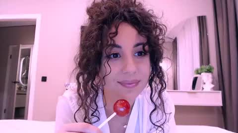 curly_jade_ online show from 04-15-26, 05:20