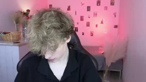 curly_twinkboy online show from 07-26-26, 08:38