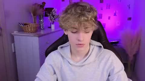curly_twinkboy online show from 07-29-26, 05:27