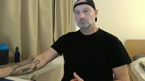 Snapshot of curman85 chatting on 10-10-25, 10:42 Curman85 online show from 10-10-25, 10:42