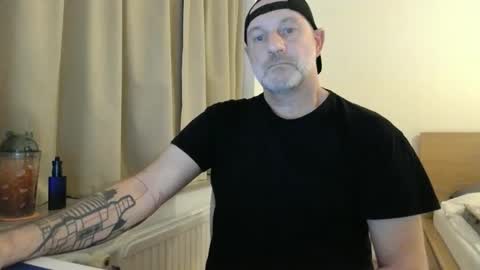 Snapshot of curman85 chatting on 10-18-25, 10:32 Curman85 online show from 10-18-25, 10:32