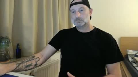 Snapshot of curman85 chatting on 11-02-25, 12:02 Curman85 online show from 11-02-25, 12:02