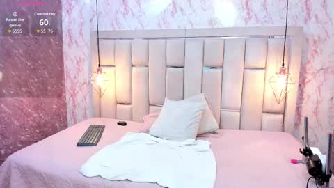 Snapshot of curvy_alyanna chatting on 09-12-25, 11:43 Alyanna online show from 09-12-25, 11:43