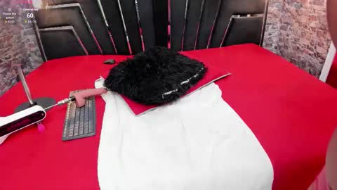 Snapshot of curvy_alyanna chatting on 10-13-25, 01:11 Alyanna online show from 10-13-25, 01:11