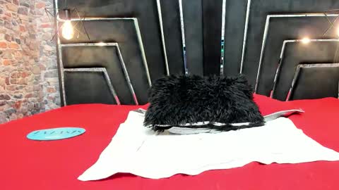 Snapshot of curvy_alyanna chatting on 10-18-25, 12:06 Alyanna online show from 10-18-25, 12:06