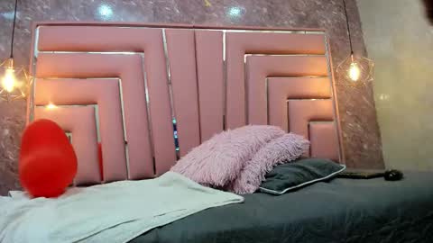 Snapshot of curvy_alyanna chatting on 02-15-26, 11:41 Alyanna online show from 02-15-26, 11:41