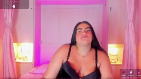 Snapshot of curvy_izzii chatting on 07-29-26, 04:10 IZZA online show from 07-29-26, 04:10