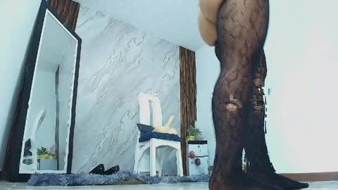 ISABEL online show from 04-17-26, 02:25