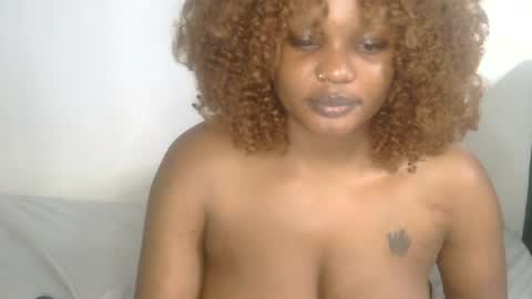 Snapshot of curvy_vee chatting on 06-26-26, 11:31 vee online show from 06-26-26, 11:31