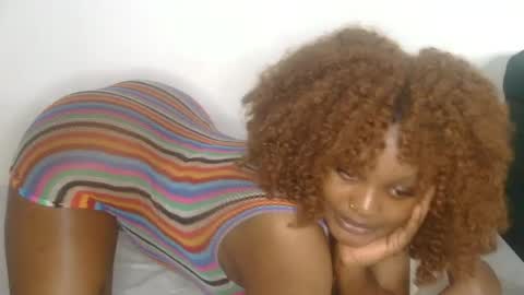 Snapshot of curvy_vee chatting on 07-08-26, 12:04 vee online show from 07-08-26, 12:04