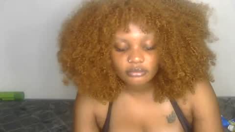 Snapshot of curvy_vee chatting on 07-16-26, 11:11 vee online show from 07-16-26, 11:11