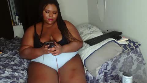 Snapshot of curvybcelinemixe chatting on 12-13-24, 04:54 Cline online show from 12-13-24, 04:54
