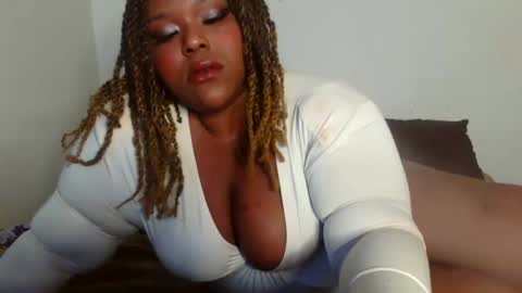 Snapshot of curvybcelinemixe chatting on 12-21-24, 07:24 Cline online show from 12-21-24, 07:24