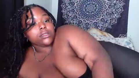 Snapshot of curvybcelinemixe chatting on 10-17-25, 03:42 Cline online show from 10-17-25, 03:42