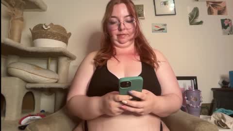 Snapshot of curvycate127 chatting on 05-07-26, 07:03 Cate online show from 05-07-26, 07:03