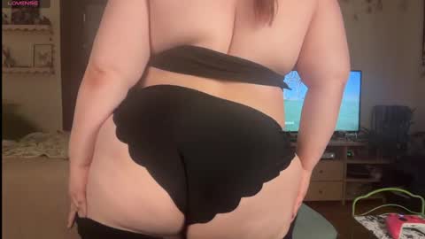 Snapshot of curvycate127 chatting on 06-09-26, 06:58 Cate online show from 06-09-26, 06:58