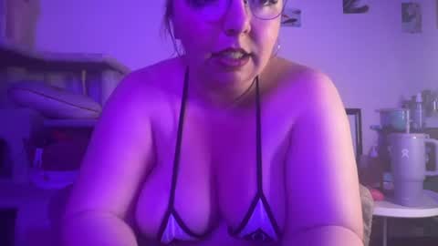 Snapshot of curvycate127 chatting on 07-11-26, 05:10 Cate online show from 07-11-26, 05:10