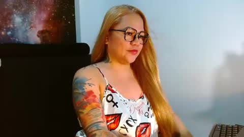 Snapshot of curvycherry4u chatting on 07-04-26, 02:07 C H E R R Y online show from 07-04-26, 02:07