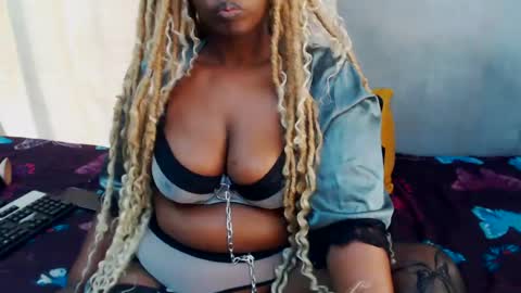 Snapshot of curvydarkfatass chatting on 07-07-26, 12:31 curvydarkfatass online show from 07-07-26, 12:31