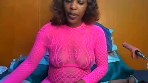 Snapshot of curvylyin chatting on 05-11-26, 11:27 curvylyin online show from 05-11-26, 11:27
