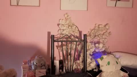 Snapshot of cute___hecate___ chatting on 06-21-26, 01:08 cute___hecate___ online show from 06-21-26, 01:08