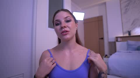 Snapshot of cute__foxy chatting on 12-14-25, 01:00 Foxy online show from 12-14-25, 01:00