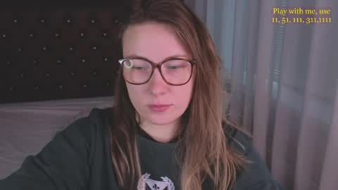Everyday stream in the same time online show from 05-06-26, 01:36