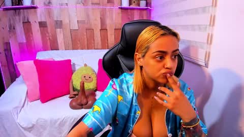    Independent Model online show from 01-11-25, 11:13