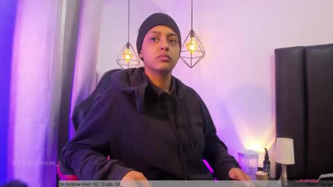    Independent Model online show from 06-05-26, 12:55
