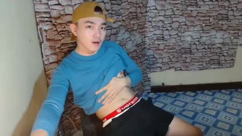 Snapshot of cute_enzo24 chatting on 02-19-25, 07:06 cute_enzo24 online show from 02-19-25, 07:06