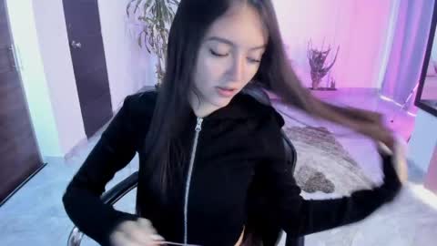 Snapshot of cute_fox_1 chatting on 04-29-26, 05:30 Bella Fox online show from 04-29-26, 05:30