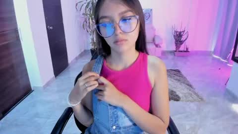 Snapshot of cute_fox_1 chatting on 05-19-26, 02:56 Bella Fox online show from 05-19-26, 02:56