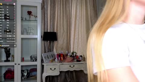 Anne online show from 10-17-25, 07:33