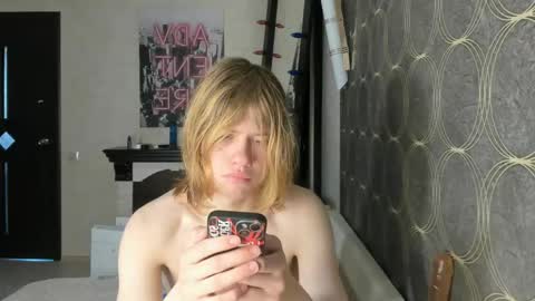 Snapshot of cute_grecha chatting on 04-29-26, 05:44 Grisha online show from 04-29-26, 05:44