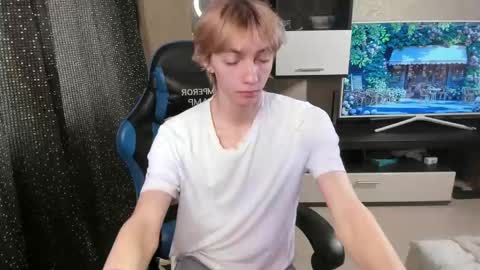 Snapshot of cute_grecha chatting on 04-30-26, 11:38 Grisha online show from 04-30-26, 11:38