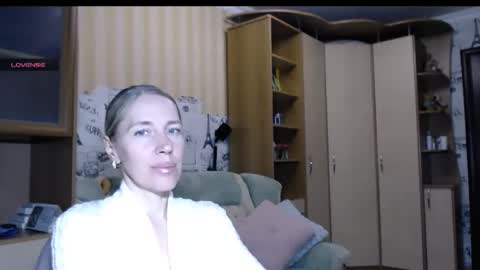 cute_lion_ online show from 11-07-25, 04:40