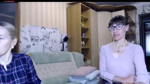 cute_lion_ online show from 11-10-25, 12:04