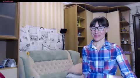 cute_lion_ online show from 11-29-25, 01:58