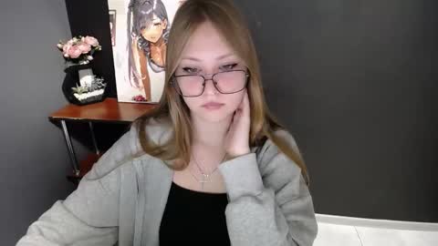 Snapshot of cute_minx chatting on 11-19-25, 07:52 Veronica online show from 11-19-25, 07:52