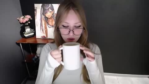 Snapshot of cute_minx chatting on 11-24-25, 07:19 Veronica online show from 11-24-25, 07:19