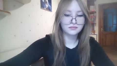 Snapshot of cute_minx chatting on 02-07-26, 07:45 Veronica online show from 02-07-26, 07:45